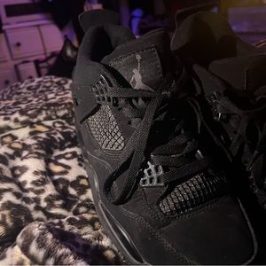Black jordan 4